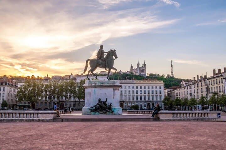 Self-Guided Belle Époque Track Game in Lyon — Mobile City Puzzle Walk