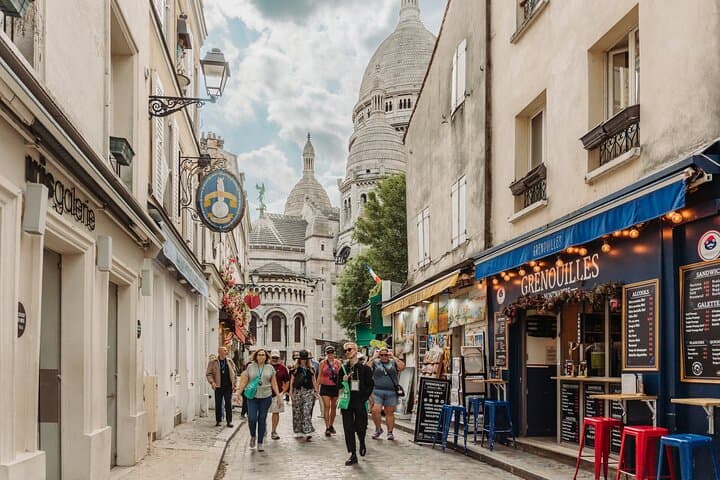 One-Day Paris Highlights: Louvre, Montmartre, Notre-Dame & Seine Cruise photo 2