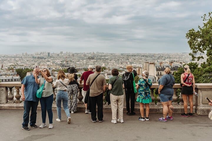 One-Day Paris Highlights: Louvre, Montmartre, Notre-Dame & Seine Cruise photo 3