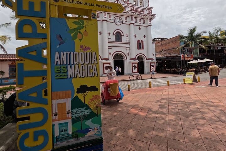 Guatapé Day Trip from Medellín: Climb El Peñol & Reservoir Boat Tour photo 3