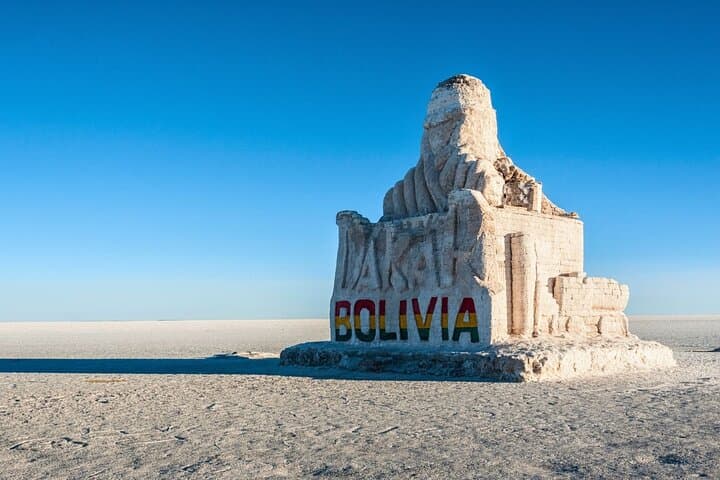 2-Day Uyuni Salt Flats and Thunupa Volcano Adventure