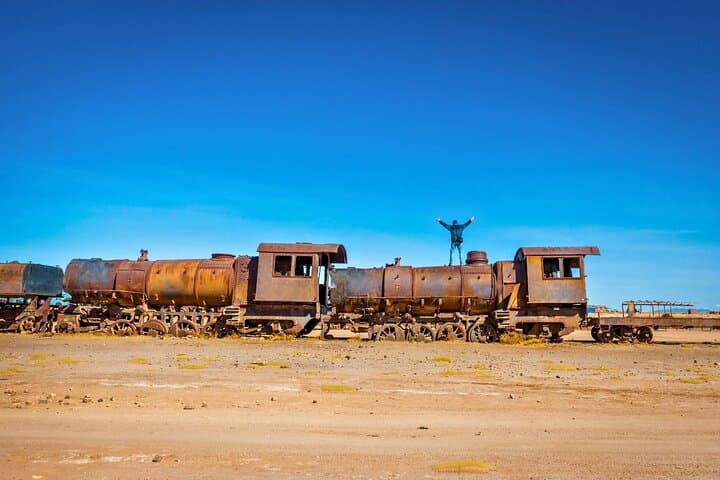 2-Day Uyuni Salt Flats and Thunupa Volcano Adventure photo 2