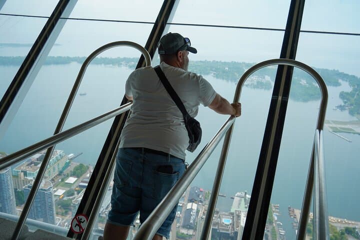 Toronto Highlights: Small Group Walking Tour with CN Tower & Harbour Cruise photo 2