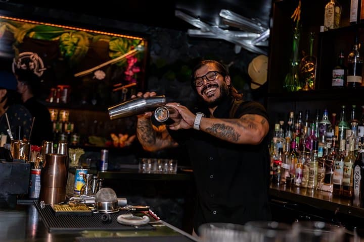 Las Vegas Arts District Bar Crawl: Speakeasies, Hidden Lounges & Karaoke Night photo 2