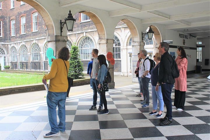 Killing Eve Filming Locations Walking Tour in London — Private 2.5-Hour Guided Walk photo 1
