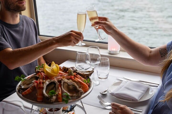 Seine Lunch Cruise from the Eiffel Tower: Two-Hour Gourmet River Tour