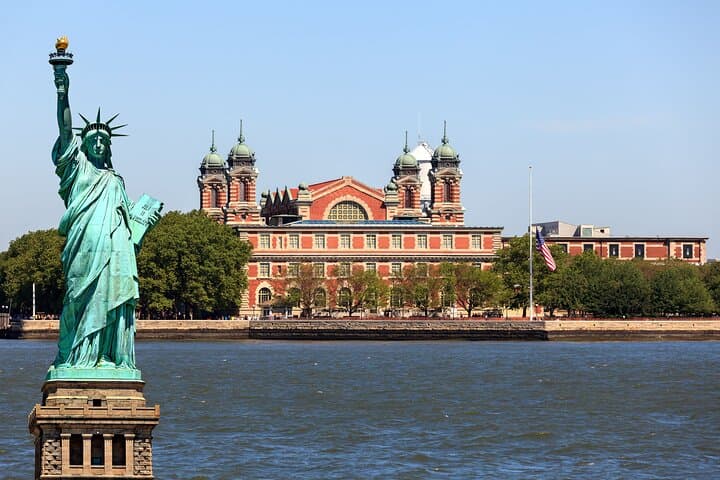 Three-Borough Boat and Walking Tour: Staten Island, Manhattan & Brooklyn in 4 Hours photo 4