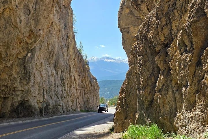 Soak and Explore: Radium Hot Springs & Kootenay National Park Private Tour photo 4