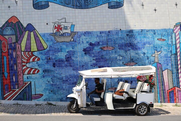 Electric Tuk-Tuk: Lisbon Private Historic City Tour