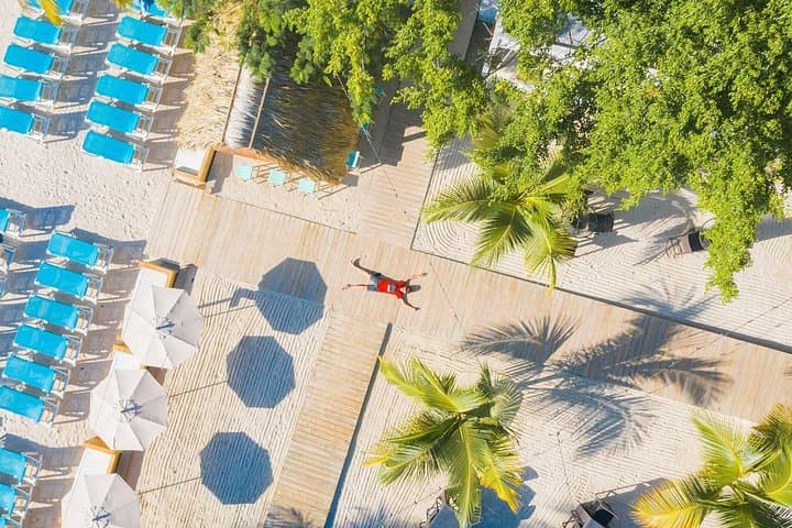West Bay Beach Day at San Simon Beach Club — Roatán’s Crystal Sands and Reef photo 2