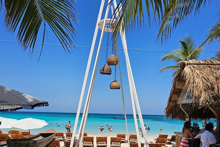 West Bay Beach Day at San Simon Beach Club — Roatán’s Crystal Sands and Reef photo 4