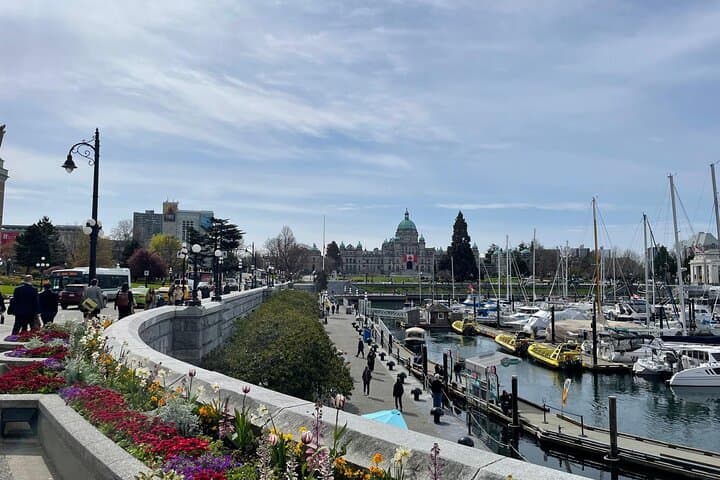 Victoria Food & Drink Walking Tour: Inner Harbour Eats & History (Spanish Guides) photo 2