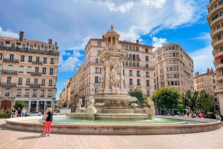 Walking Lyon: Guided Route from Vieux-Lyon to the Presqu’île