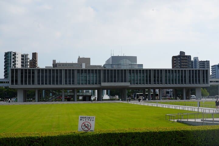 Hiroshima Early Morning Walking Tour: Peace Park, A‑Bomb Dome & Castle photo 4