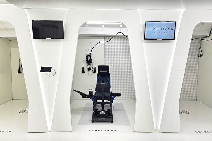 Toronto VR Flight Simulator Experience — Hands-On Flight Training in Downtown Toronto photo 2