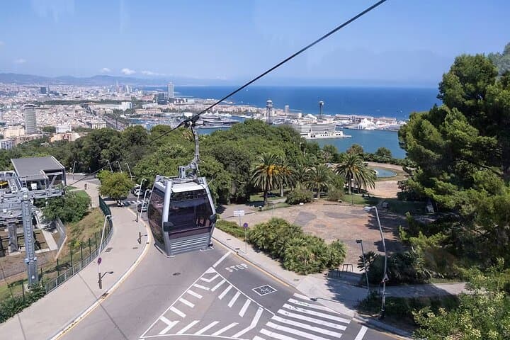 Montjuïc Cable Car Roundtrip: Scenic Ride to Barcelona's Castle