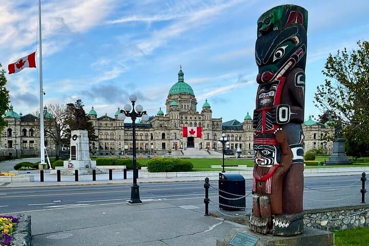 Victoria Express: 2-Hour Private City Highlights Tour