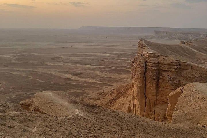 Edge of the World Sunset Hike and Arabic Heritage Tasting near Riyadh photo 3