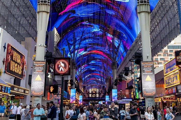 Best Bars on Fremont: Downtown Las Vegas Happy Hour Tour & Hidden Gems photo 4
