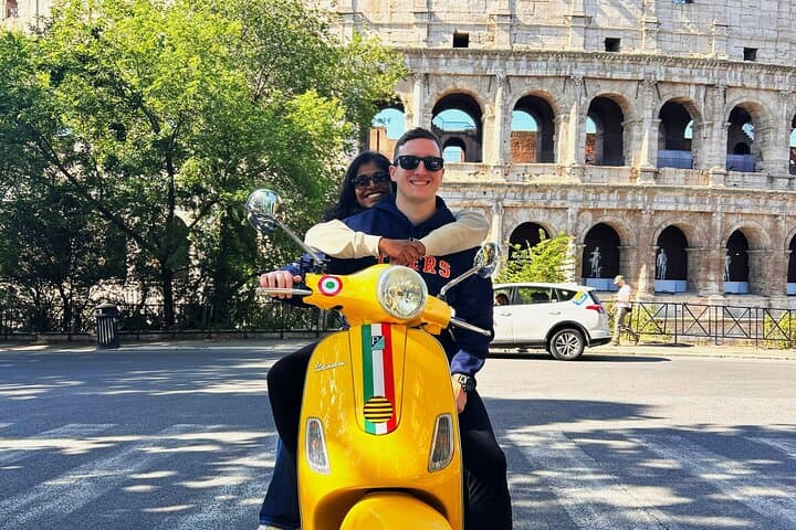 Rome Vespa Tour with Photoshoot — Colosseum to Janiculum in 90 Minutes photo 5