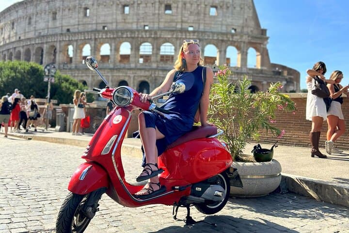 Rome Vespa Tour with Photoshoot — Colosseum to Janiculum in 90 Minutes photo 6