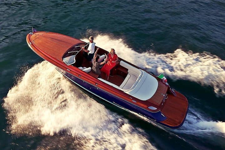 Private 1-Hour Luxury Boat Tour on Lake Como — Villas, Waterfalls & Photo Stops photo 2