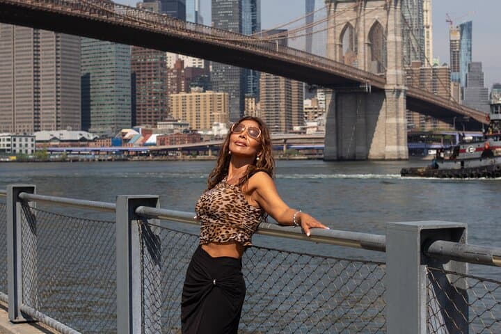 DUMBO Photo Walk: 1-Hour Professional Photographer Session for Brooklyn Bridge & Skyline Shots
