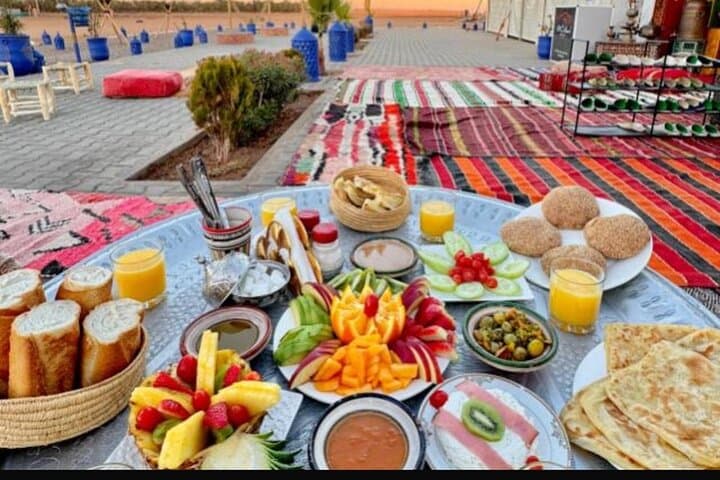 Rooftop Sunrise Breakfast with Panoramic Hot Air Balloon Views in Marrakech