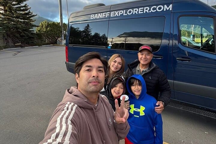Banff Express Shuttle to Moraine Lake and Lake Louise — Guaranteed Access