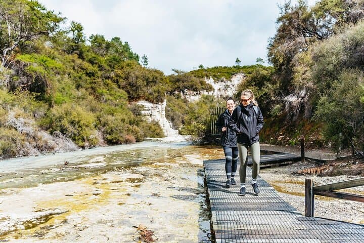 Wai-O-Tapu Thermal Wonderland: Rotorua Geothermal Park Guide photo 2