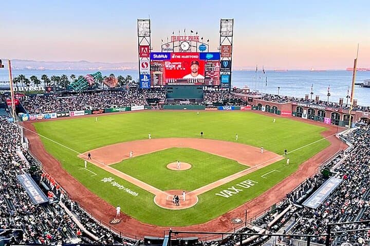 Oracle Park Game Day: Your Guide to Watching the San Francisco Giants by the Bay photo 6