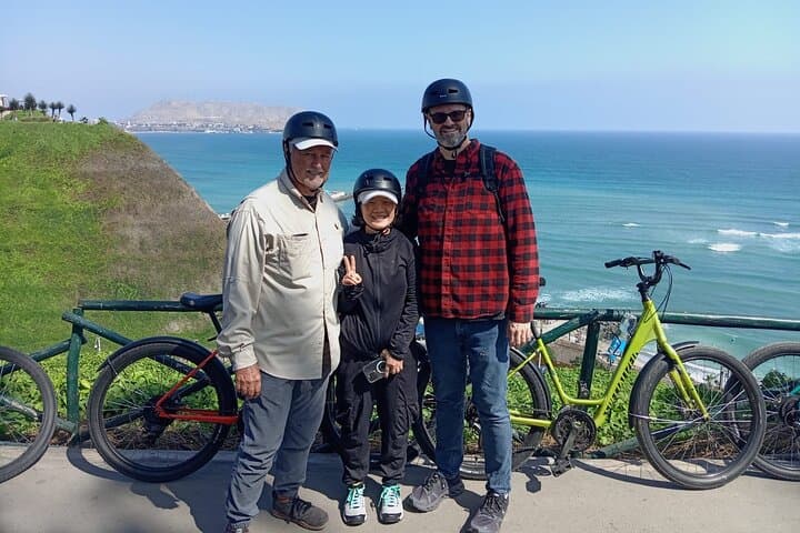Morro Solar Guided Bike Tour from Miraflores — Lima Coastal Ride photo 2