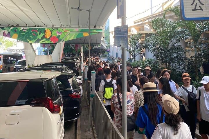 Skip-the-Line Peak Tram Experience to Victoria Peak with Guide, Hong Kong photo 3