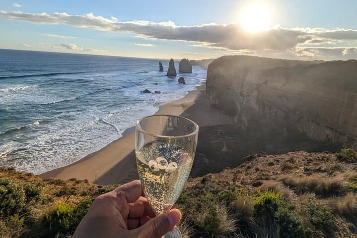 Great Ocean Road Small-Group Tour: 12 Apostles, Dingos & Lunch from Melbourne