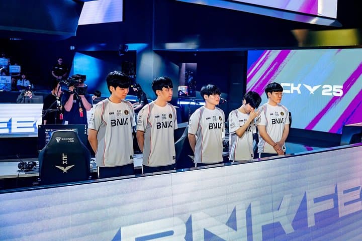 Inside Seoul's Esports Clubhouse: Train Like a Pro and Catch LCK Live photo 2