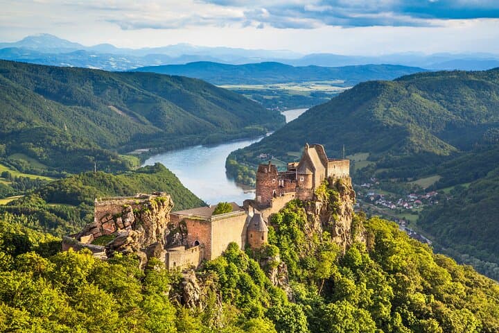Aggstein Castle Ruins: 300m Danube Lookout and Historic Walk in the Wachau