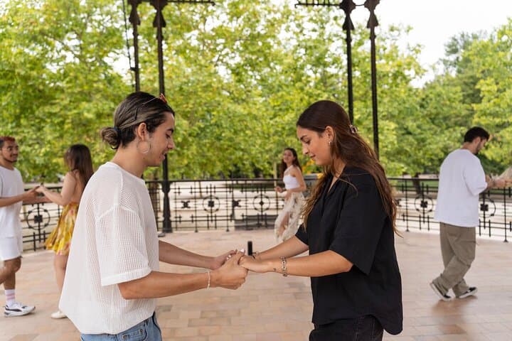 Parkside Salsa and Bachata in El Retiro: Open-Air Dance Lessons in Madrid photo 5
