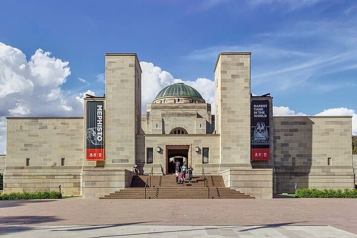 Canberra Day Trip from Sydney: Private Full-Day Tour to Parliament House, Australian War Memorial & Mount Ainslie