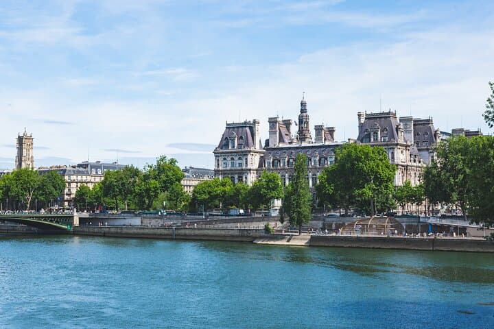 Seine-side Cycling: Private Paris Bike Tour of Notre-Dame, Louvre & Eiffel photo 6