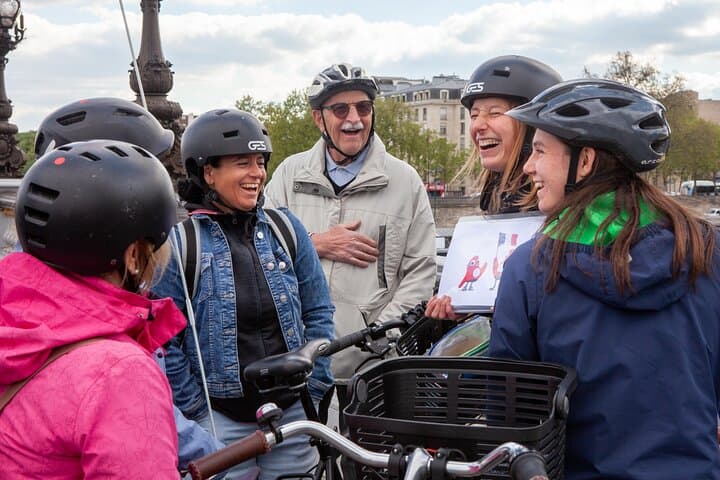 Seine-side Cycling: Private Paris Bike Tour of Notre-Dame, Louvre & Eiffel photo 5