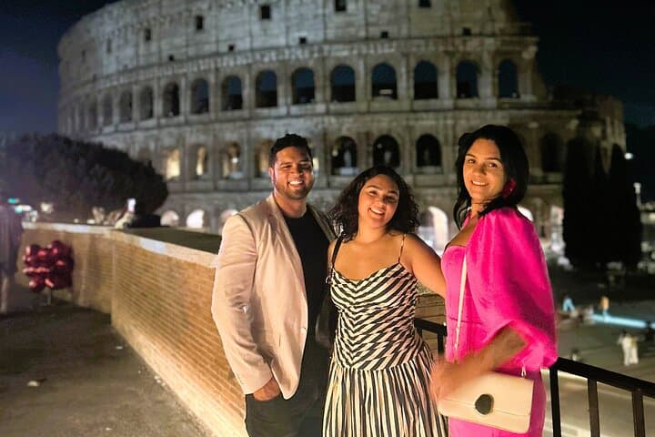 Rome by Night Vespa Ride: Glide Past the Colosseum, Pantheon & Trevi photo 3