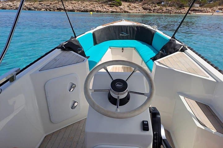 Malaga No-License Boat Rental: Hourly Silver Boat for 1–6 People photo 2