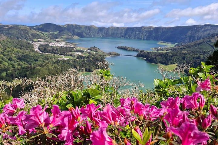 Sete Cidades Volcano: Blue and Green Lakes Half-Day Tour from Ponta Delgada photo 2