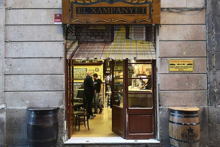 Vintage Barcelona: Historic Bars & Restaurants Exploration Game