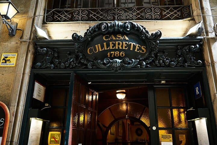Vintage Barcelona: Historic Bars & Restaurants Exploration Game photo 3