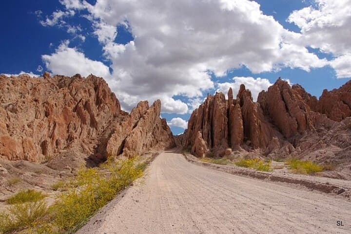 Vuelta a Los Valles — Full-Day Tour from Salta to Cachi and Cafayate
