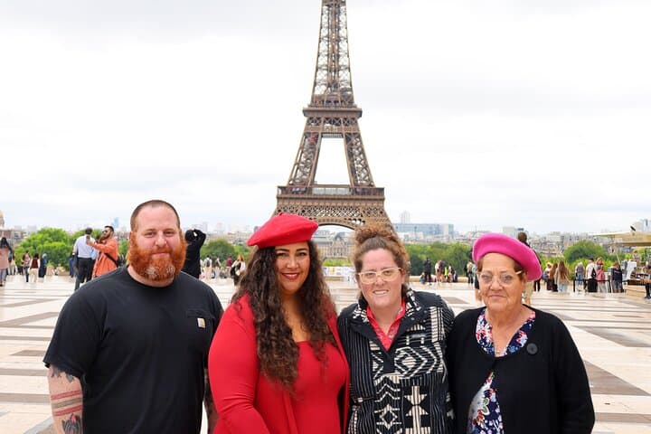 6-Hour Paris Walking Tour with Photoshoot and Crêpe Break photo 2