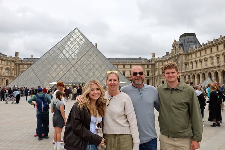 6-Hour Paris Walking Tour with Photoshoot and Crêpe Break photo 3