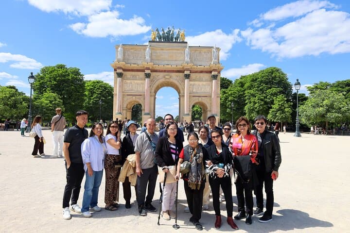 6-Hour Paris Walking Tour with Photoshoot and Crêpe Break photo 6