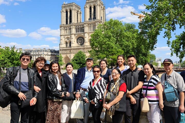 6-Hour Paris Walking Tour with Photoshoot and Crêpe Break photo 4